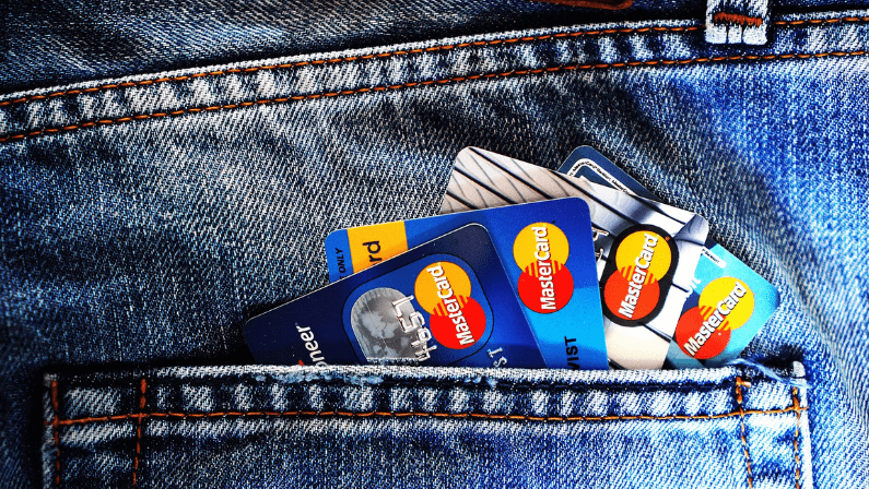 Que es mejor una tarjeta de credito o debito Descubre cual elegir