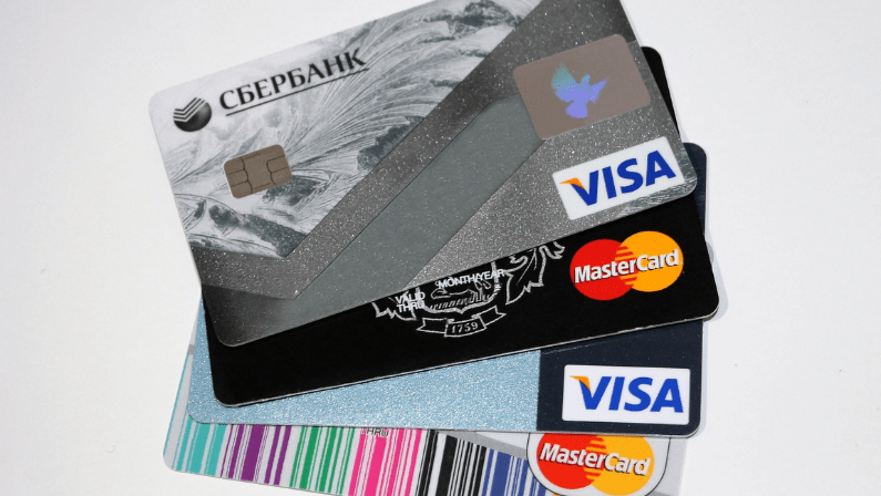 Consejos para elegir entre tarjeta de credito o debito