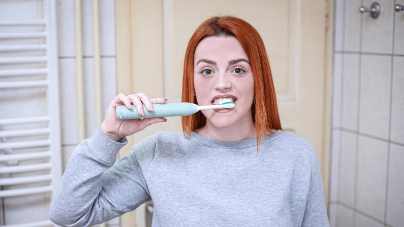 Como ahorrar agua cuando te lavas los dientes Como ahorrar agua cuando te lavas los dientes